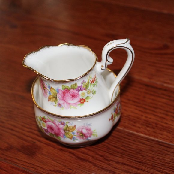 Royal Albert cream & sugar - Picture 1 of 5